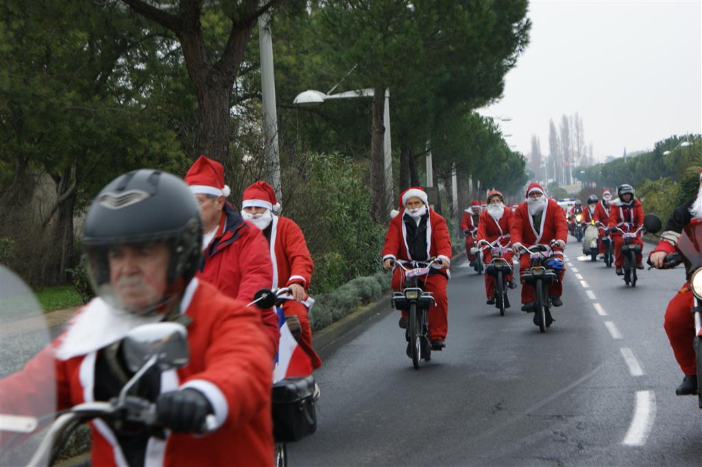 https://www.brescoudos.com/wp-content/gallery/1-pere-noel-2roues/congres_des_peres_noel-2010-110.jpg